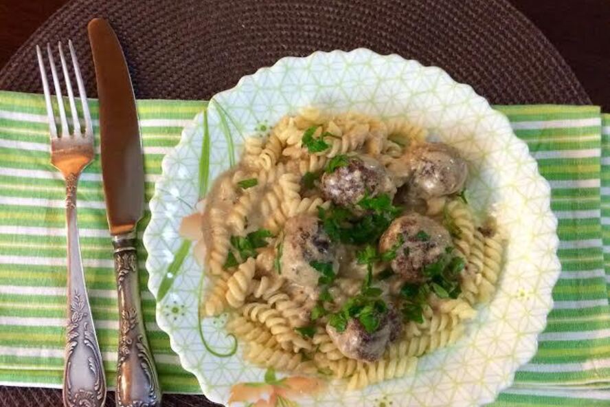 Рецепт нежных тефтелей в сливочном соусе