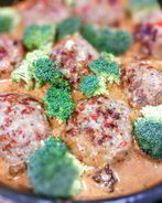 Тефтели охотничьи в грибном соусе