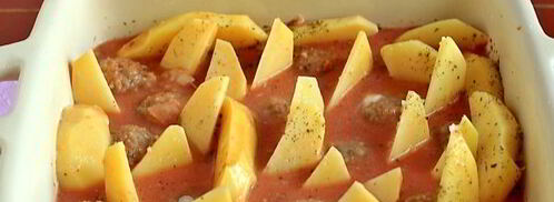 тефтели с картошкой в соусе в духовке. Шаг 11