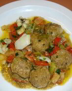 Тефтели, тушенные с овощами