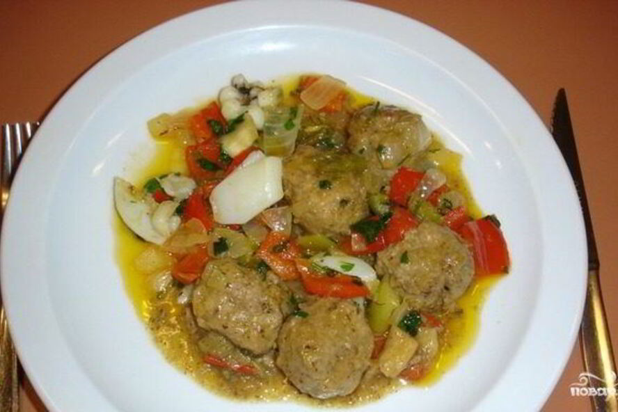 Рецепт тефтелей, тушенных с овощами