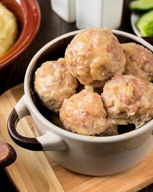 Тефтели в сметанном соусе