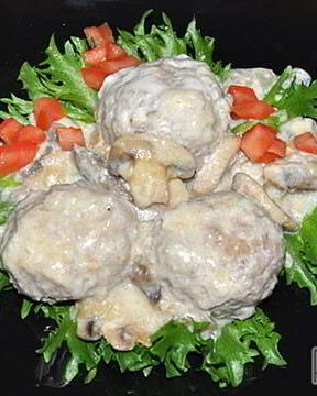 Тефтели в сырно-грибном соусе