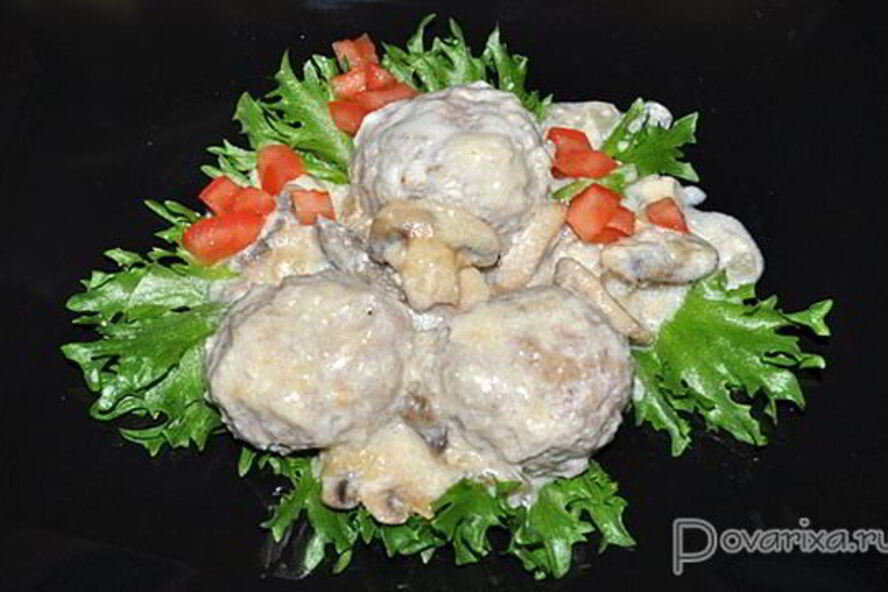 Рецепт тефтелей в сырно-грибном соусе