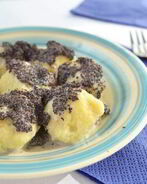 Творожные клецки с маковым соусом