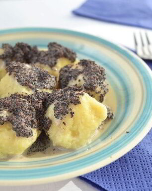 Творожные клецки с маковым соусом