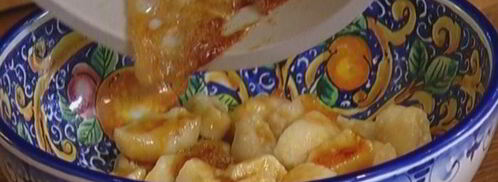 ленивые вареники с клубникой и базиликом. Шаг 9