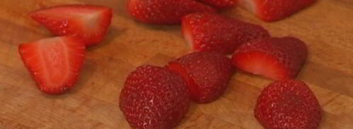 ленивые вареники с клубникой и базиликом. Шаг 10