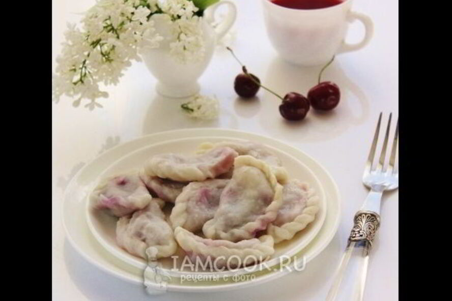 Рецепт вареников с вишней из теста на воде