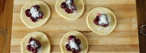 вареники с вишней на кефире. Шаг 14