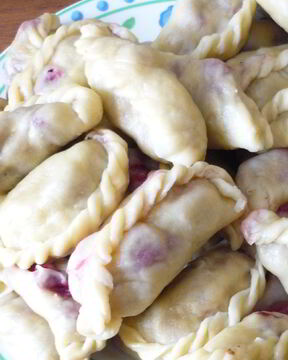 Вареники с вишней по-домашнему