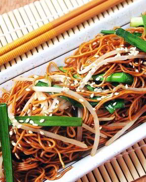 Яичная лапша с соевым соусом