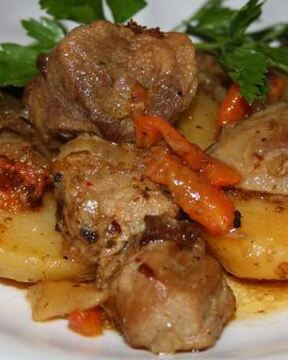 Домашнее жаркое со свининой в казане