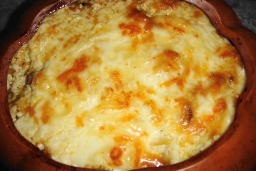 Рецепт жаркого из свинины с картошкой и грибами в горшочке