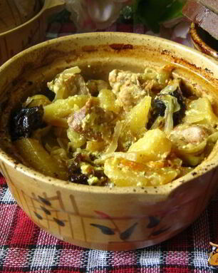 Жаркое из свинины в горшочках