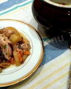 Жаркое с грибами и картошкой в горшочках