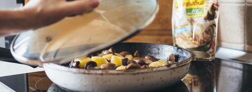 жаркое с картошкой, грибами и маринованными огурчиками. Шаг 6