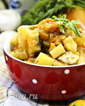 Жаркое с курицей и черносливом в горшочках