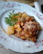 Жаркое с курицей и грибами в горшочке