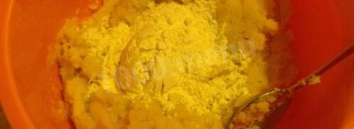 картофельные зразы с сайрой. Шаг 8