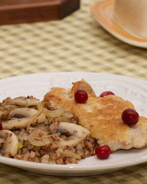 Гречка с грибами и отбивной