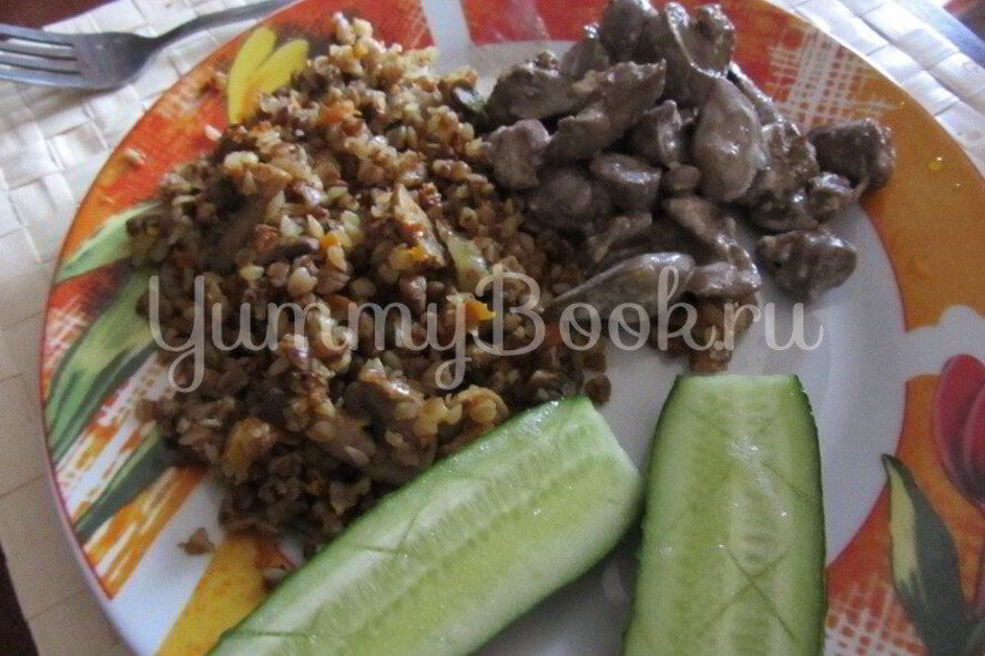 Рецепт гречки с грибами, куриной печенью и сердцами в мультиварке