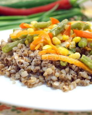 Гречка с овощами и фасолью