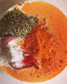 Гречка с овощами и куриное филе в остром соусе