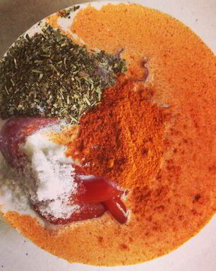 Гречка с овощами и куриное филе в остром соусе