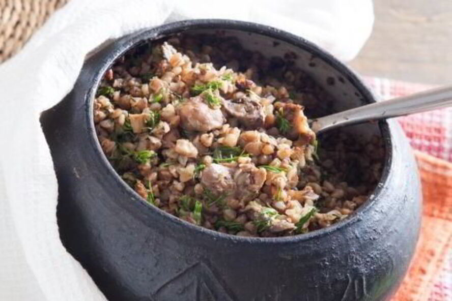Рецепт гречки с потрошками в горшочке