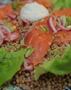 Гречка с семгой и маринованным луком