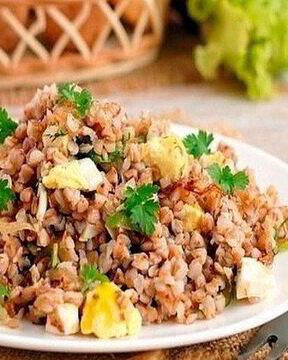 Гречка с зеленью и вареными яйцами