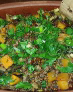 Гречка, томленая с тыквой, грибами, сельдереем и вялеными томатами