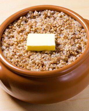 Гречка в горшочках со свининой и с грибами