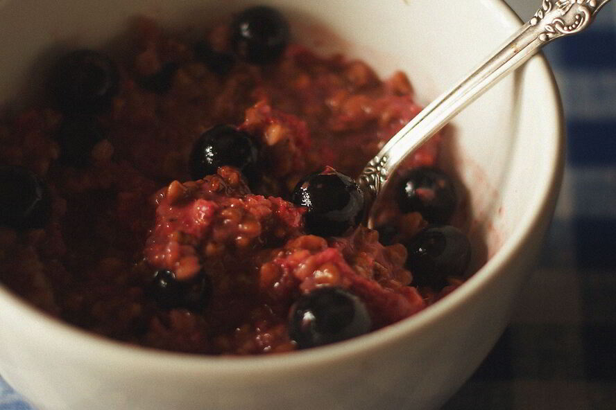 Рецепт сезонной гречневой каши для середины лета