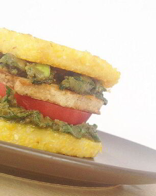 Полента с авокадо, тофу и томатом