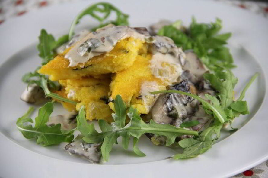 Рецепт поленты с грибами, свежими травами и пармезаном