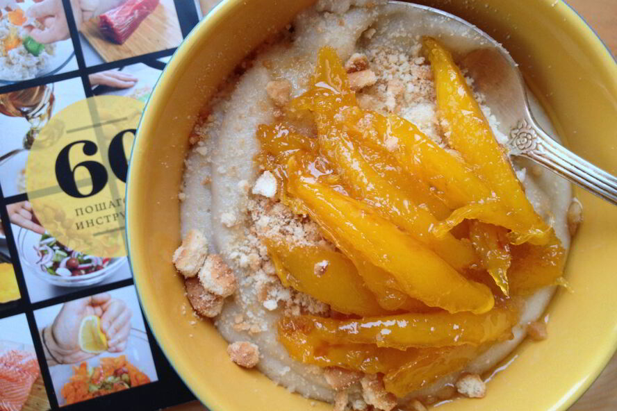 Рецепт банановой манной каши с ломтиками манго в сиропе