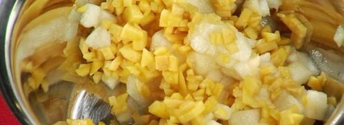 гурьевская каша с орехами, фруктами и изюмом. Шаг 5