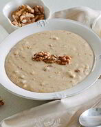 Манная каша с орехами в мультиварке