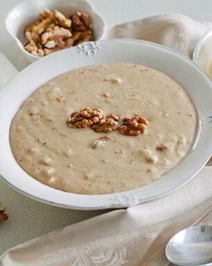 Манная каша с орехами в мультиварке