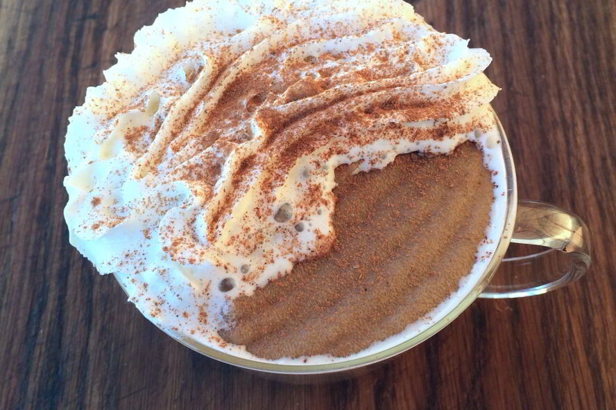 Рецепт манной каши со взбитыми сливками и кофе