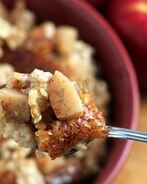 Ночная овсяная каша с яблоками и орехами в мультиварке