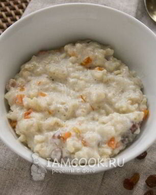 Овсяная каша на молоке с тыквой и изюмом