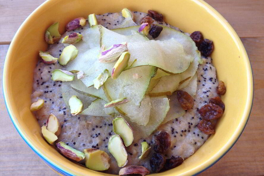 Рецепт овсяной каши с маком, изюмом и подсолнечными семечками