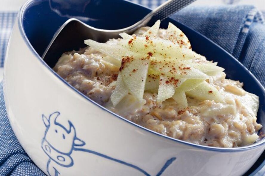 Рецепт овсяной каши с яблоками и корицей
