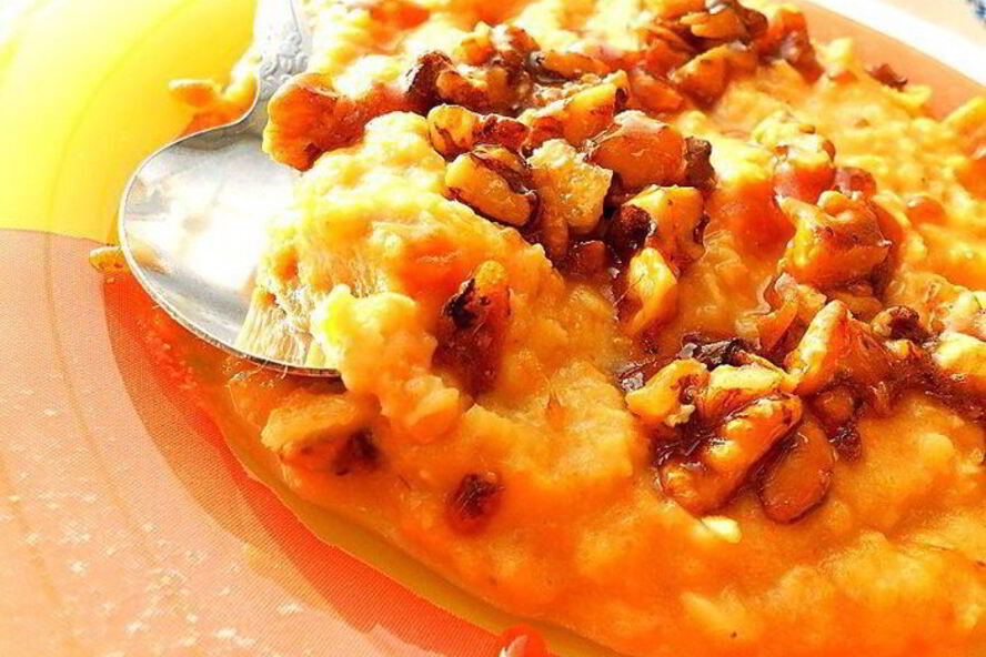 Рецепт овсяной каши с яблоком и карамельными орешками