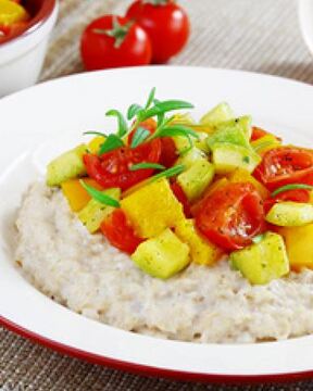 Овсяная каша с запеченными овощами и розмарином