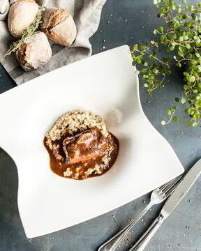 Овсянка с копчеными говяжьими ребрами