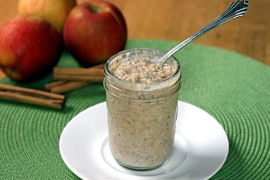 Рецепт овсянки в банке с яблоком и корицей